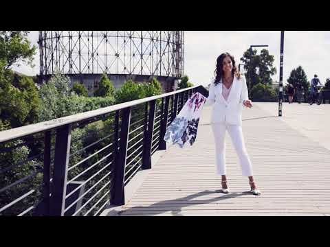 Art-as-Scarf in Motion